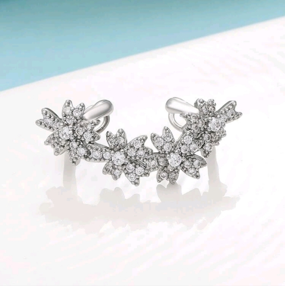 ✨3 FOR $28✨🆕️ SET OF TWO RHINESTONE FLORAL EAR CUFFS / CLIMBER- SILVER-T - Picture 7 of 8
